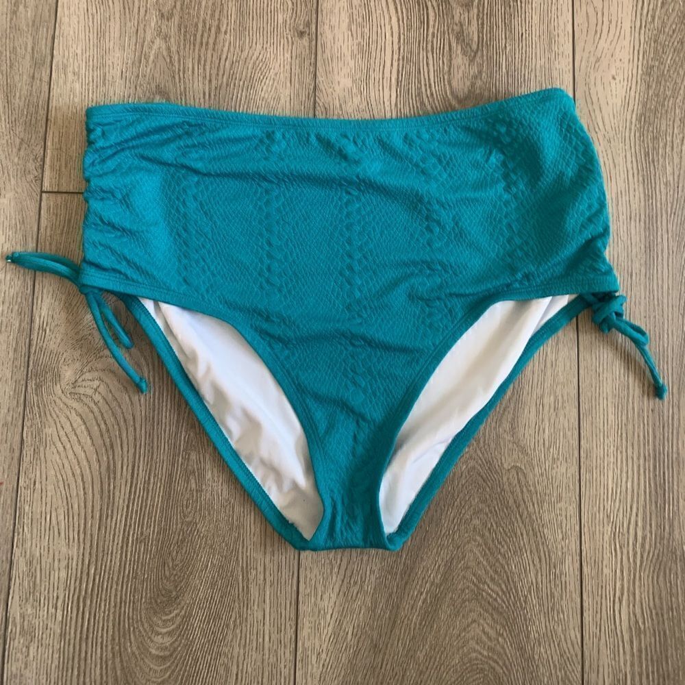 Freshwater woman’s bikini bottom NWT